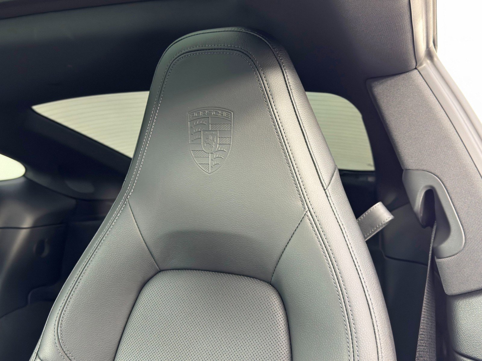 Used 2025 Porsche 911 Carrera RWD image 37