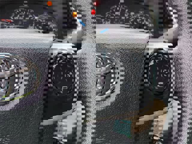 Used 2014 Toyota Camry L image 25