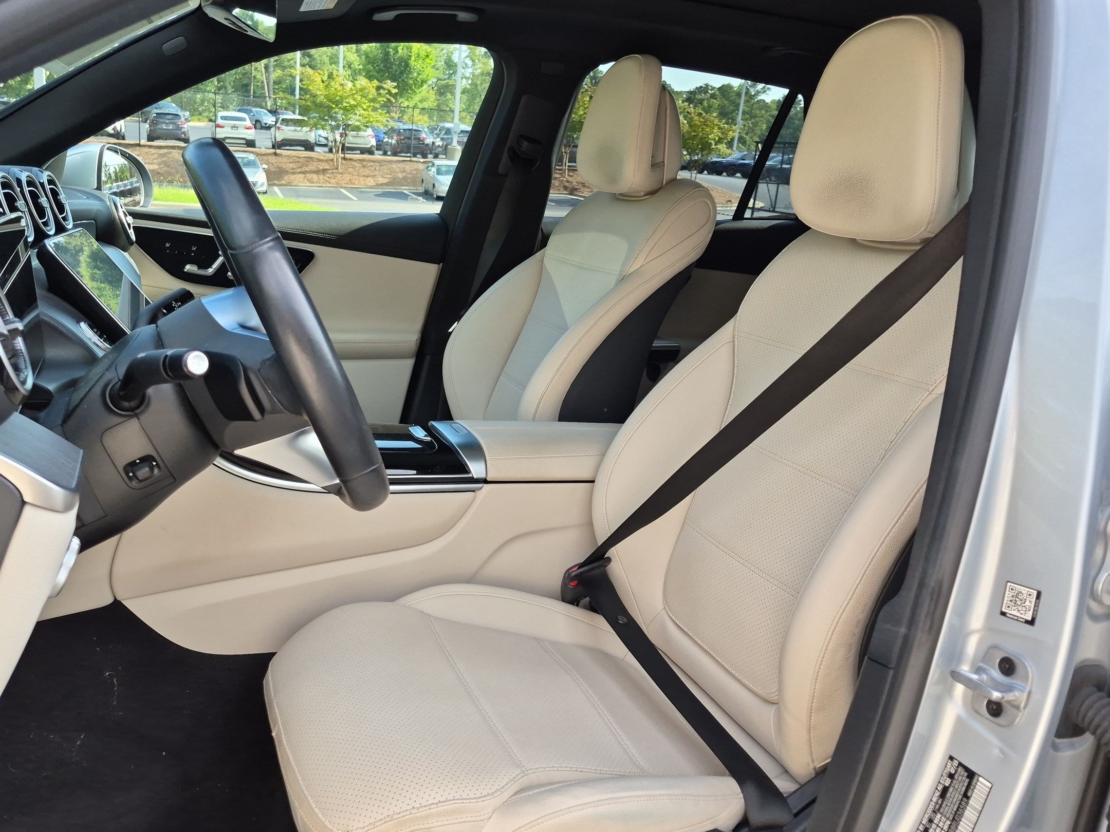 Used 2024 Mercedes-Benz GLC 300 4MATIC image 12