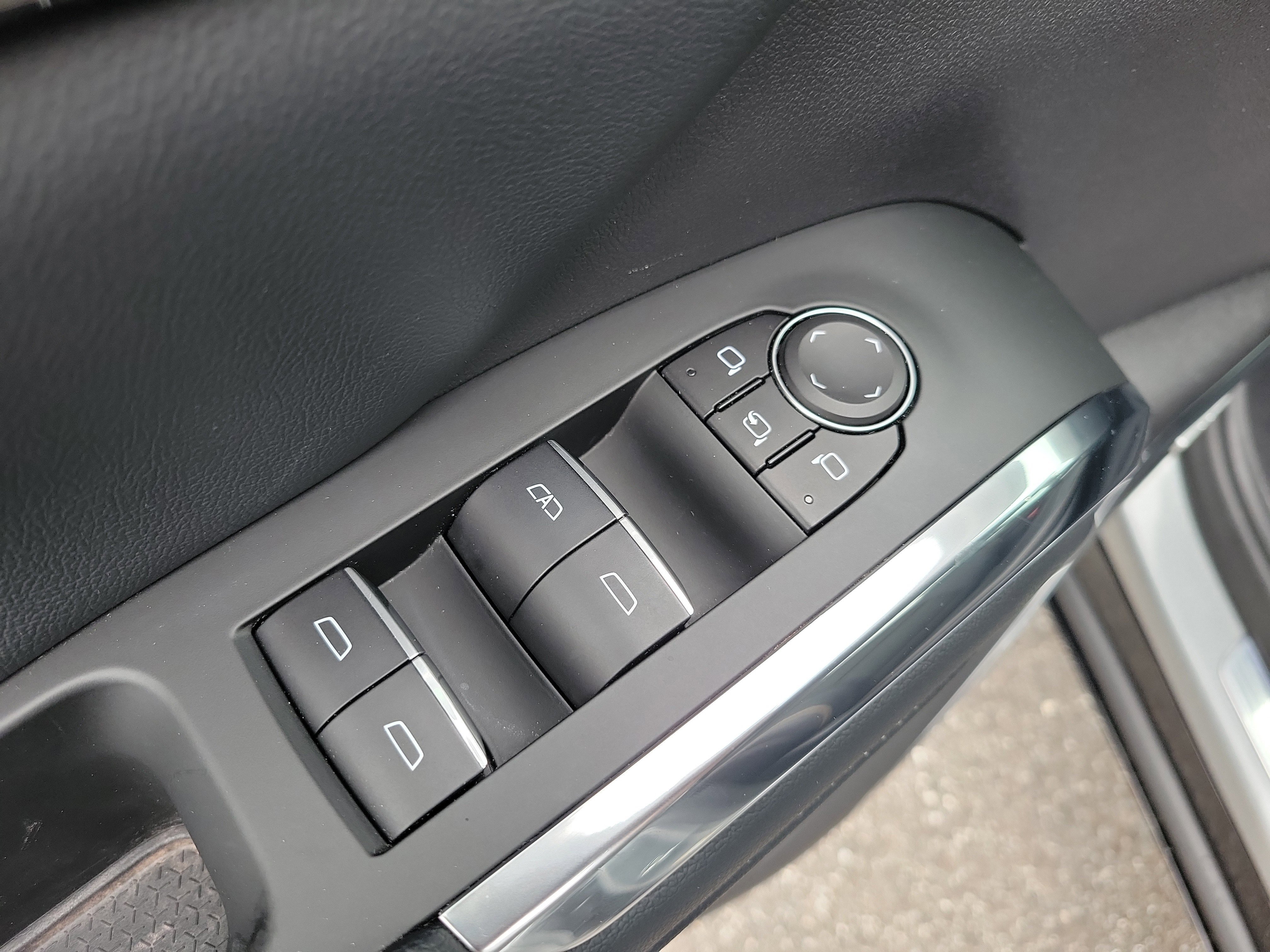 Used 2025 Chevrolet Traverse High Country FWD image 21