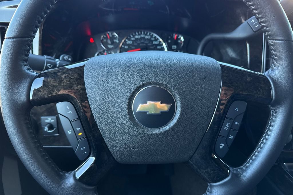 Used 2023 Chevrolet Express 2500 RWD image 27