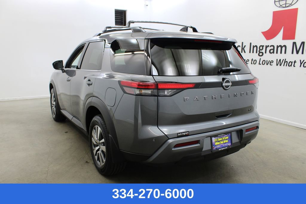New 2026 Nissan Pathfinder SL image 2