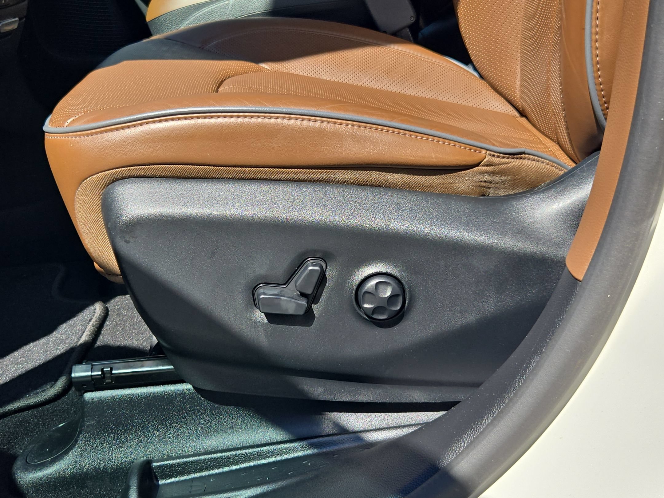 Used 2019 Chrysler Pacifica Limited w/ Advanced Safetytec Group FWD image 23
