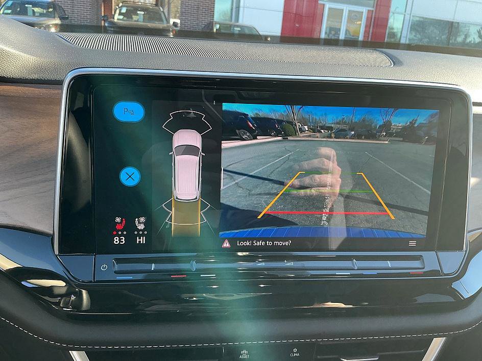 Used 2024 Volkswagen Atlas SE image 16