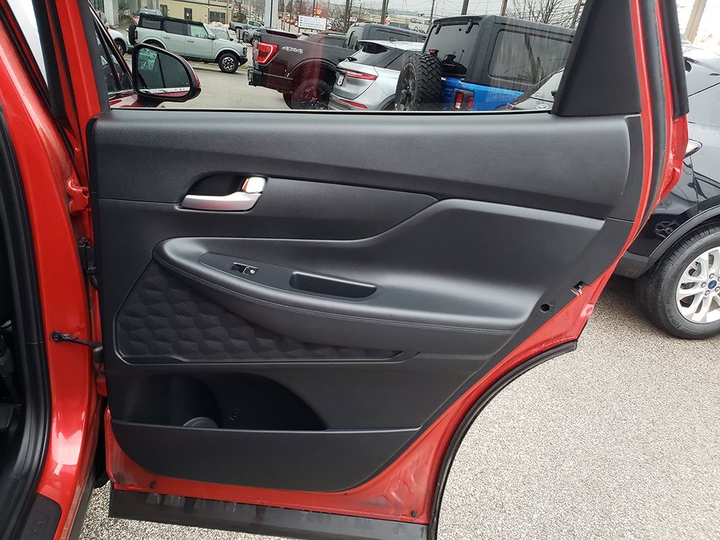 Used 2020 Hyundai Santa Fe SE image 18