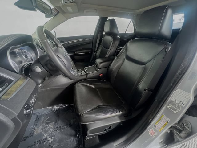 Used 2020 Chrysler 300 Limited RWD image 10
