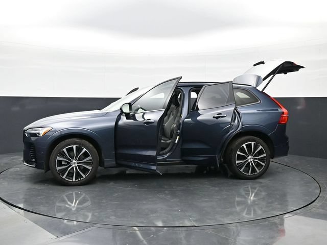 Used 2025 Volvo XC60 B5 Plus AWD/4WD image 44