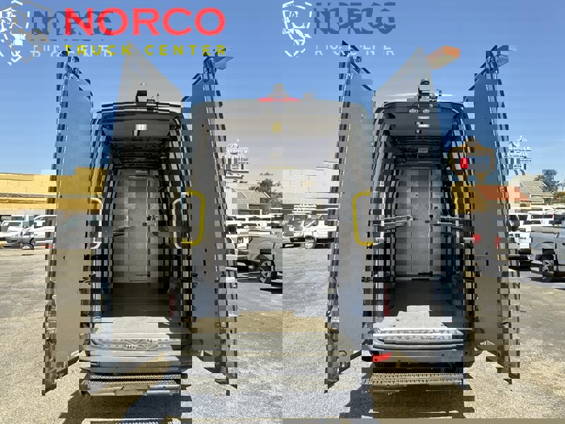 Used 2018 Mercedes-Benz Sprinter 2500 image 11