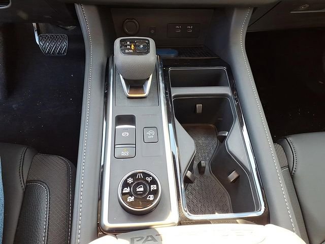 New 2026 Nissan Pathfinder SL w/ SL Premium Package (P04) image 17