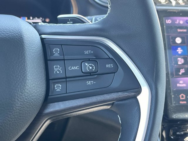 Certified 2025 Jeep Grand Cherokee Limited w/ Luxury Tech Group II RWD image 31