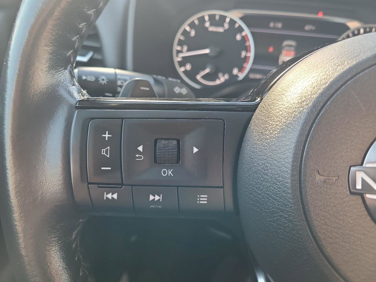 Used 2023 Nissan Rogue SL w/ SL Premium Package image 19