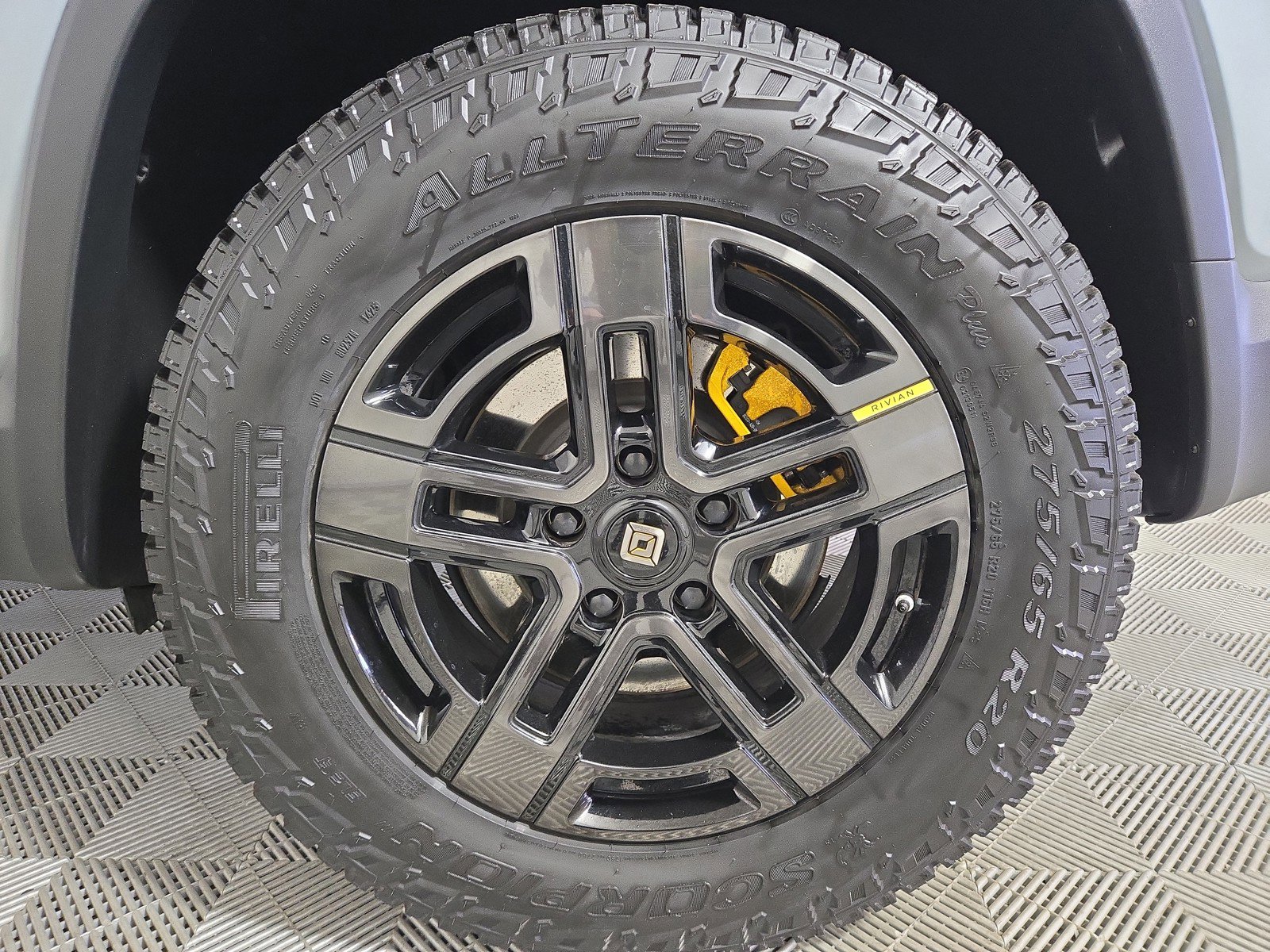 Used 2024 Rivian R1S Adventure AWD/4WD image 10