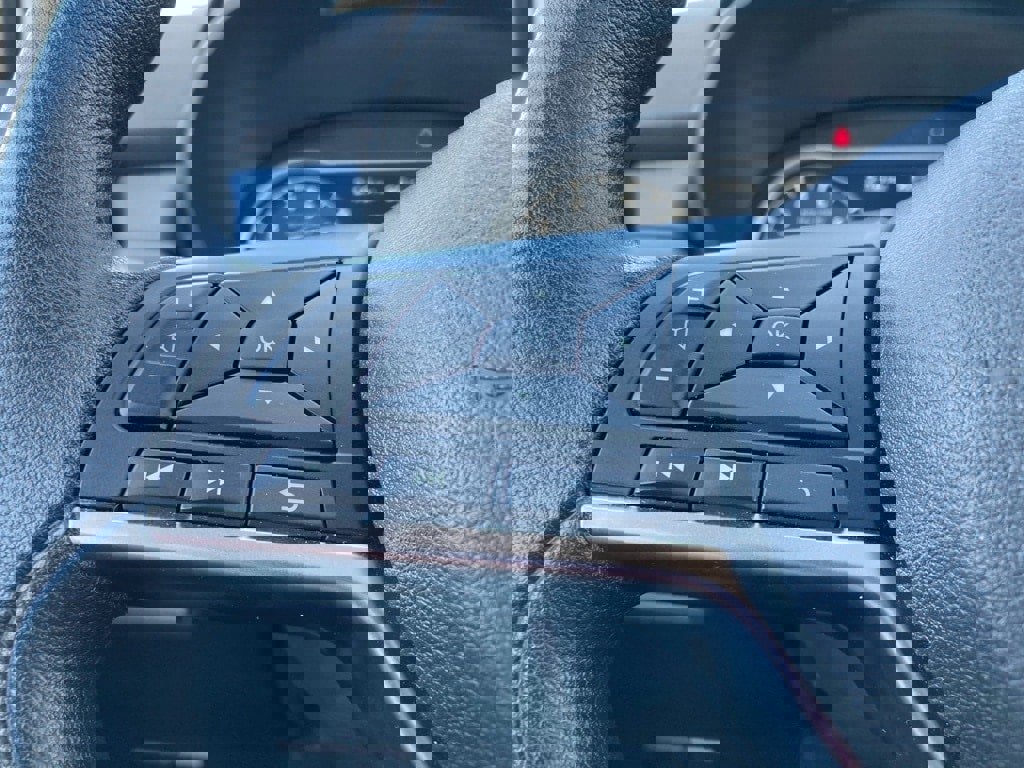 Used 2025 Nissan Versa SV image 12