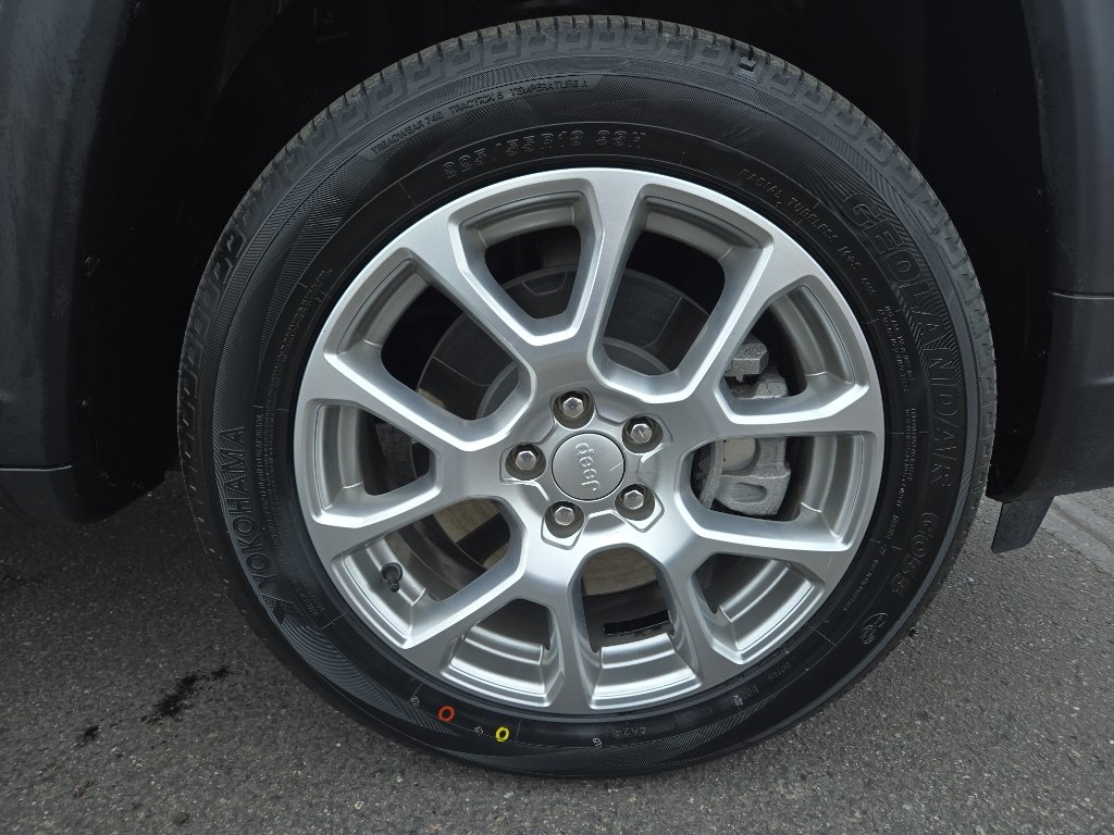 Used 2023 Jeep Compass Latitude image 9