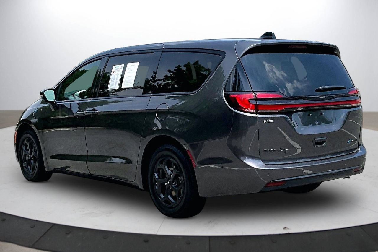 Used 2023 Chrysler Pacifica Limited w/ S Appearance Package FWD image 7