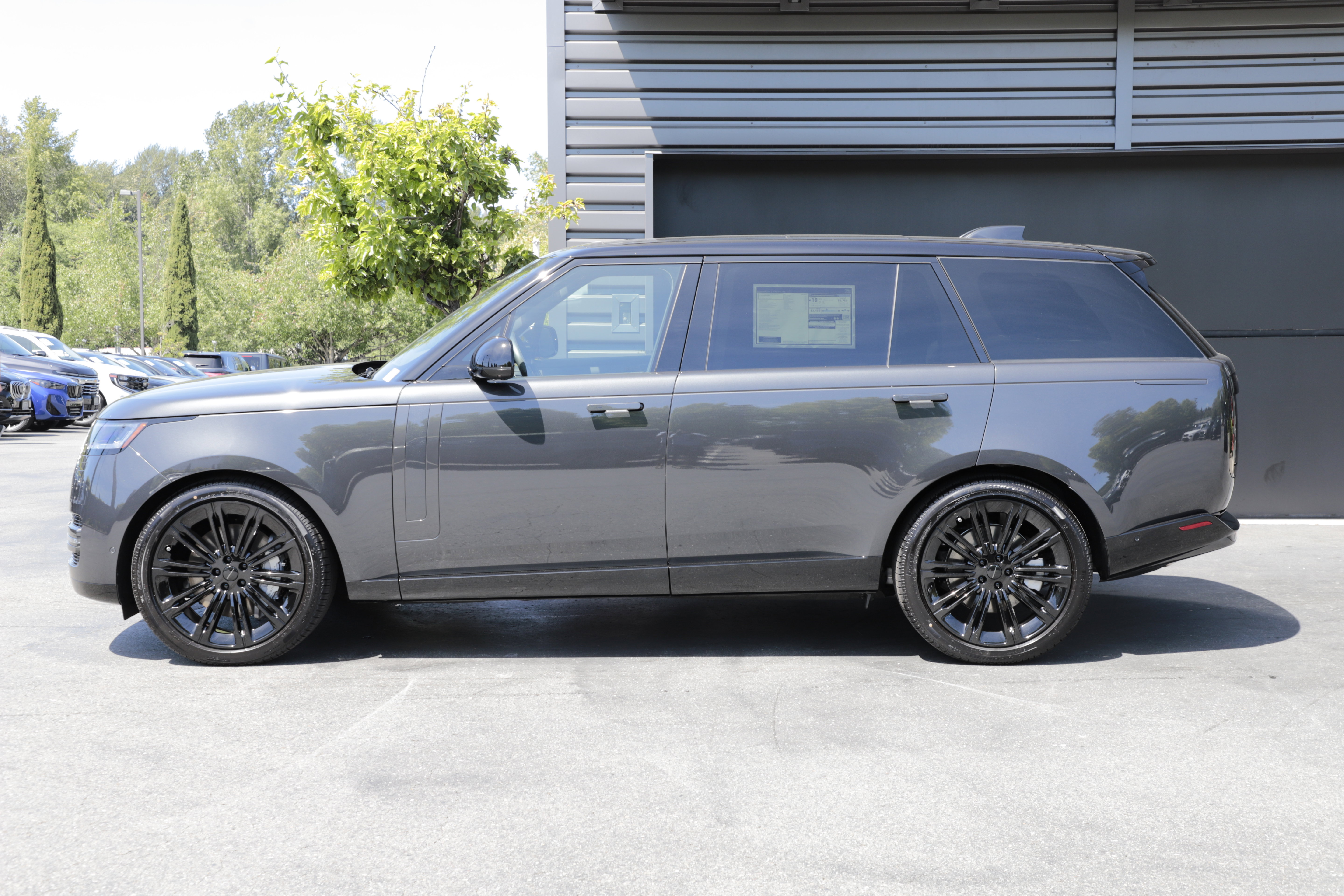 New 2026 Land Rover Range Rover Long Wheelbase SE AWD/4WD image 7