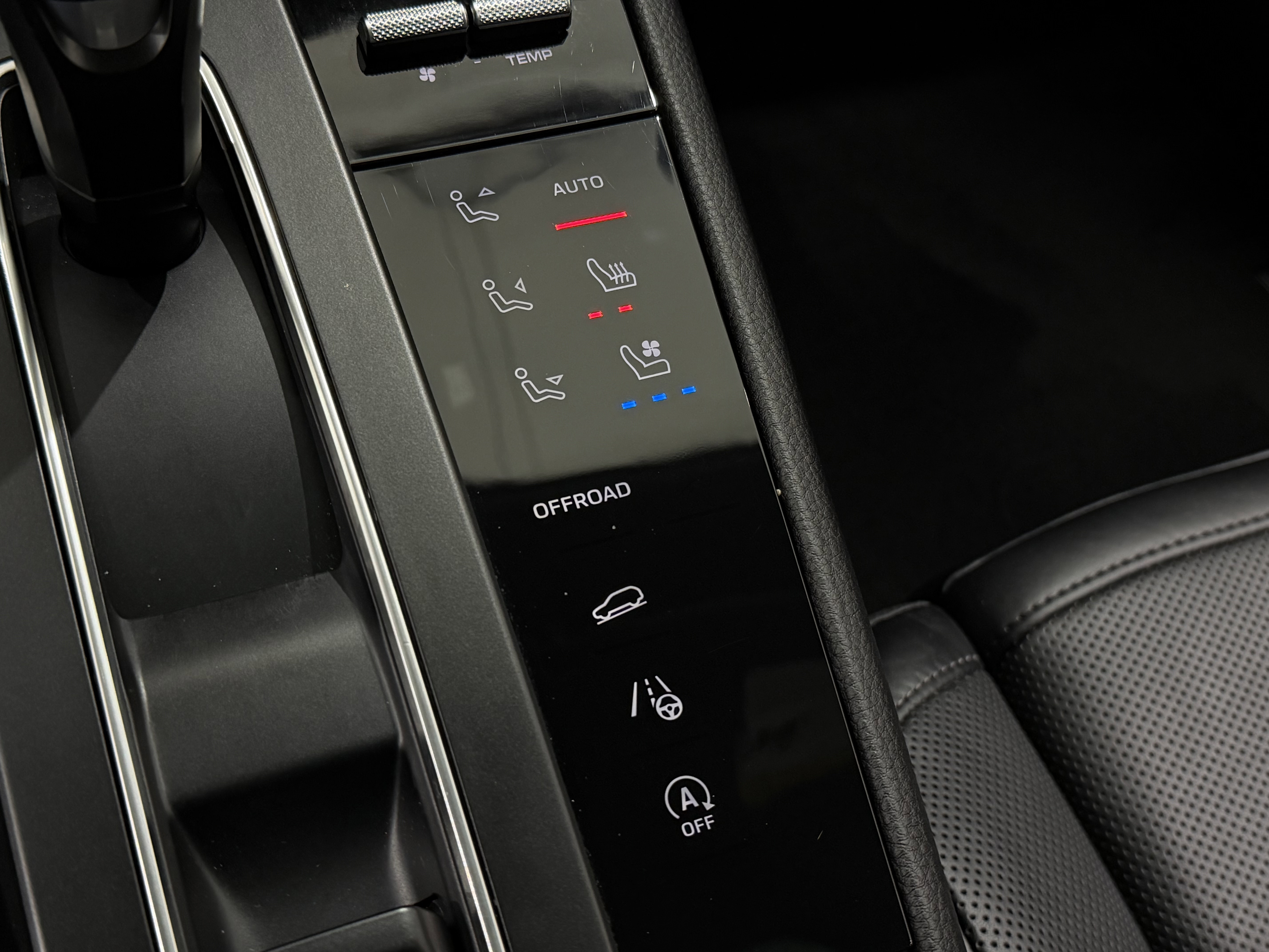 Certified 2024 Porsche Macan image 41