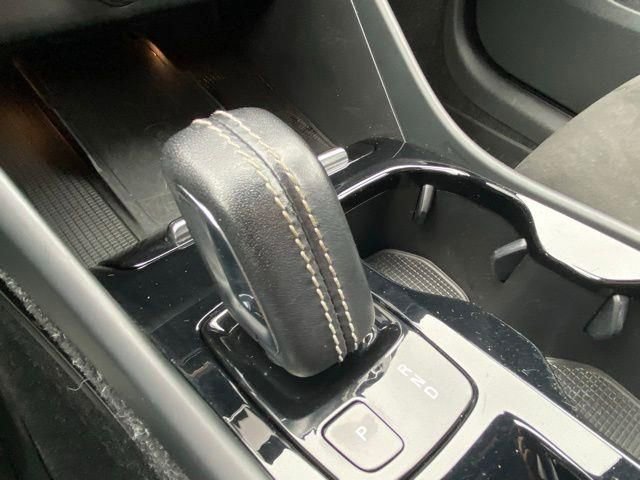 Used 2021 Volvo XC40 T5 R-Design w/ Advanced Package image 37