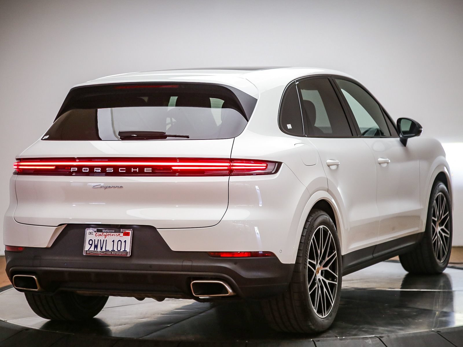 Certified 2025 Porsche Cayenne AWD/4WD image 7