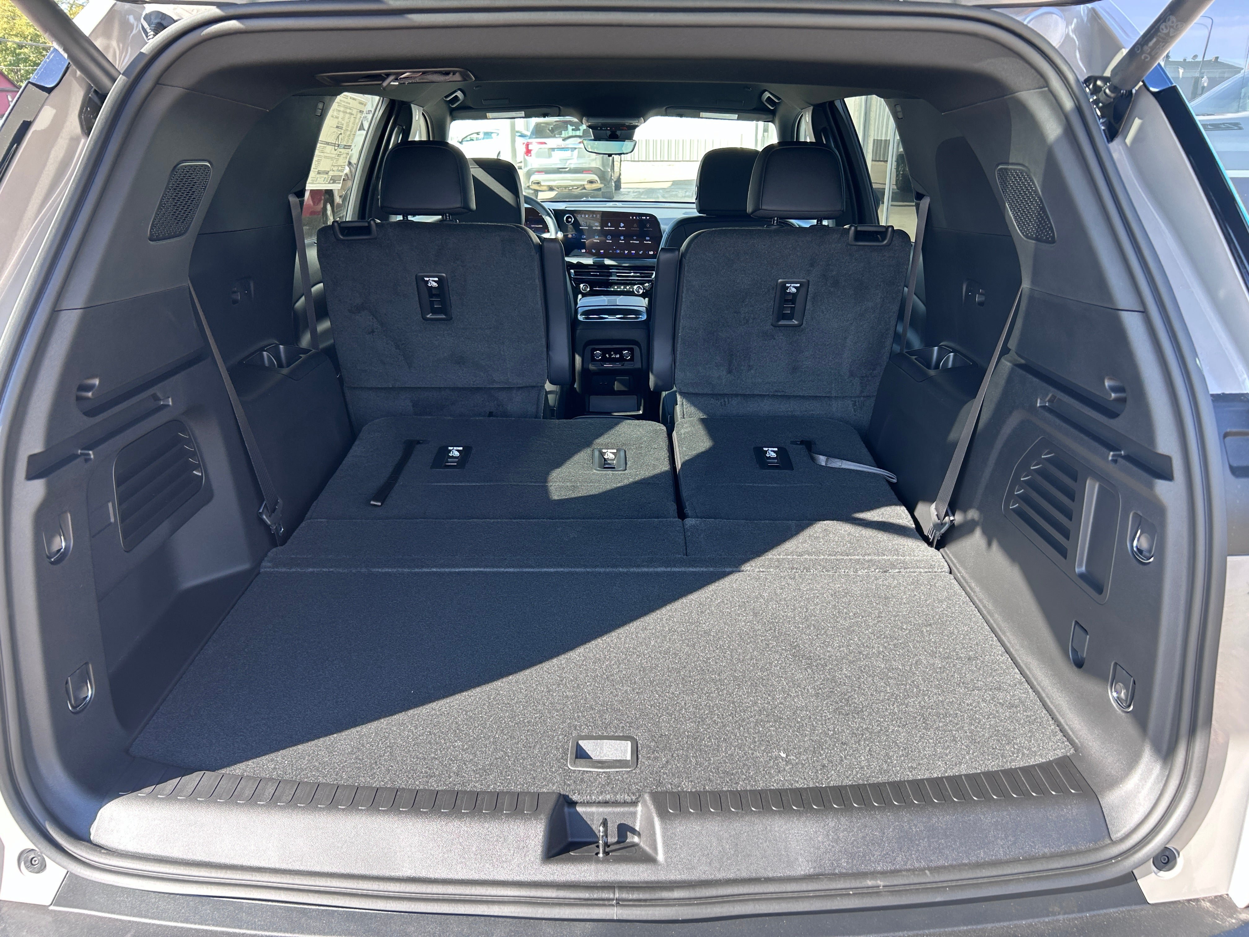 New 2027 Chevrolet Traverse Z71 w/ Driver Confidence Package AWD/4WD image 40