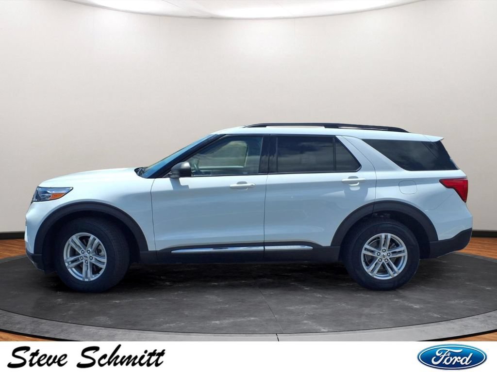 Used 2023 Ford Explorer XLT w/ Equipment Group 202A AWD/4WD image 2