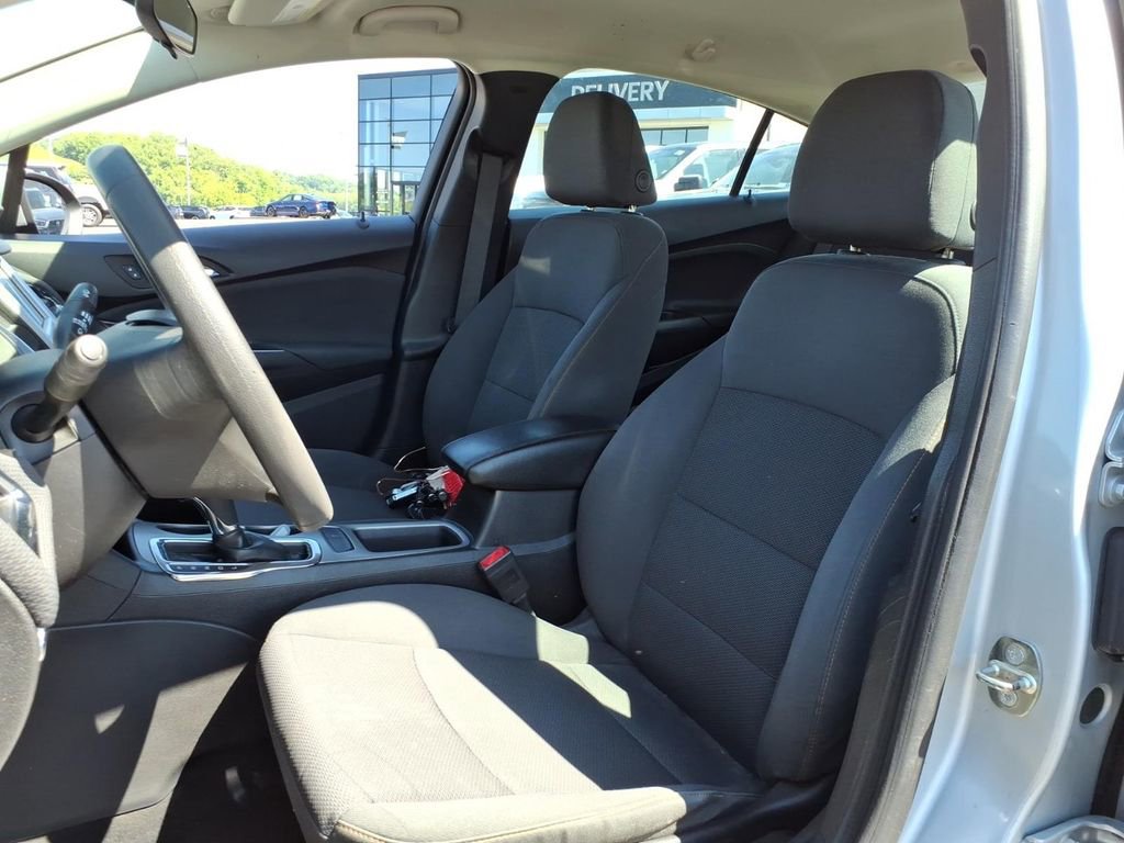 Used 2018 Chevrolet Cruze LS FWD image 11