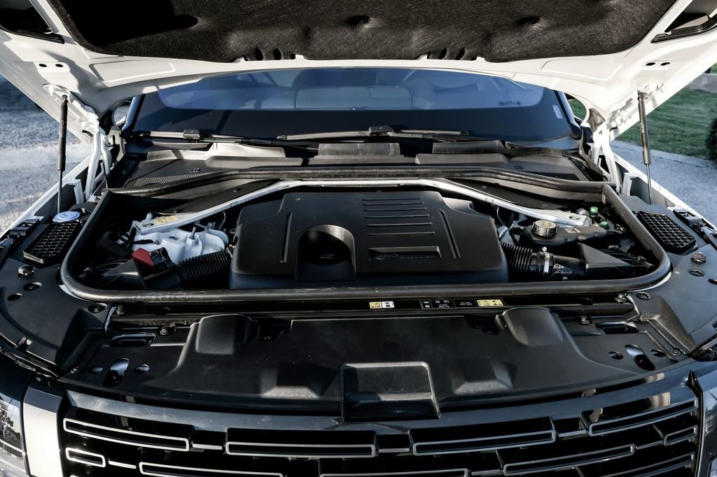 Used 2022 Land Rover Range Rover SE image 46