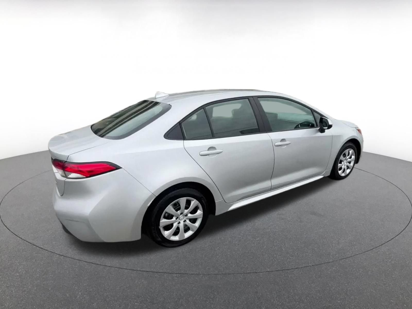 Used 2025 Toyota Corolla LE FWD image 14