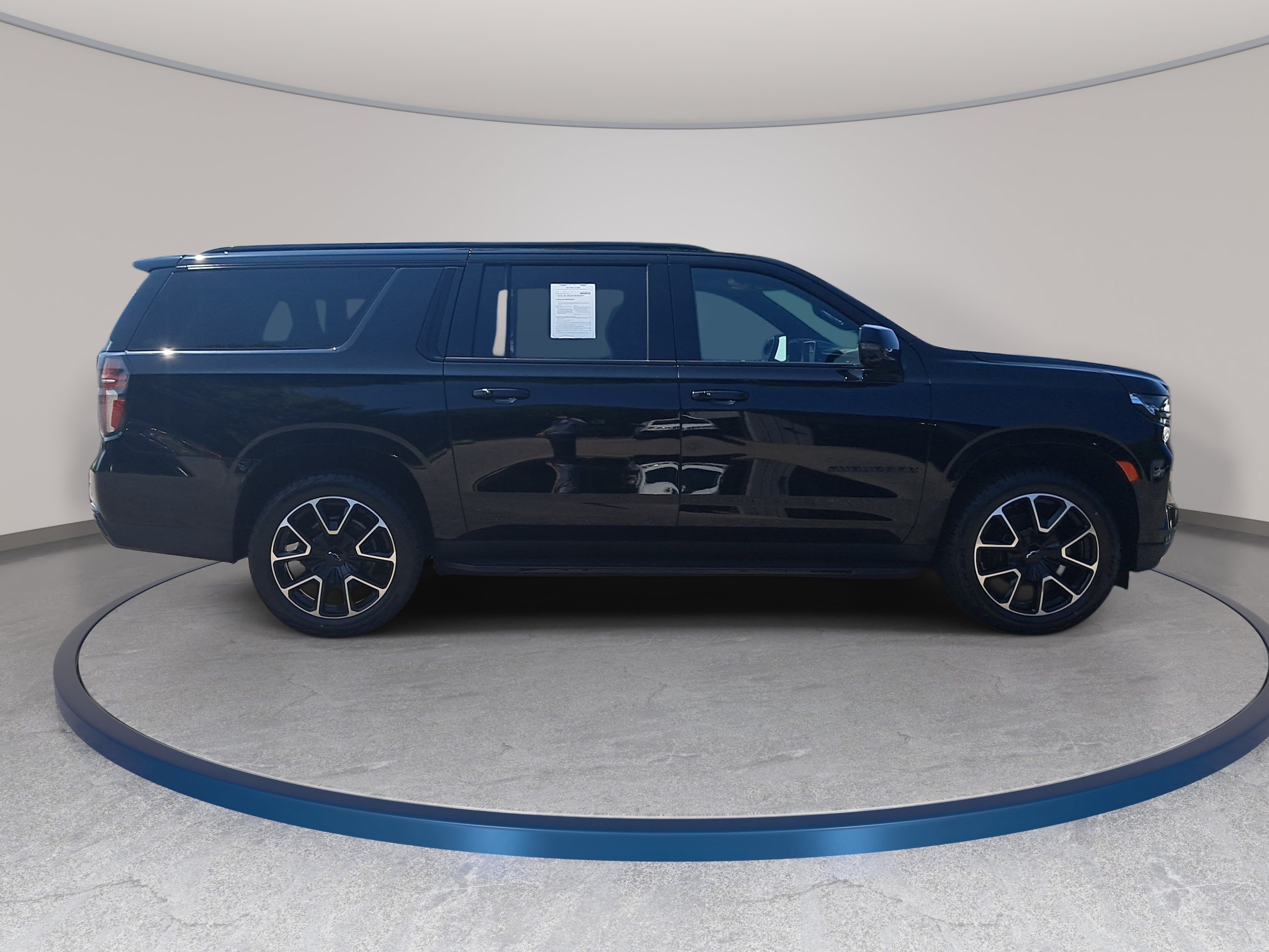 Used 2021 Chevrolet Suburban RST w/ Luxury Package AWD/4WD image 4