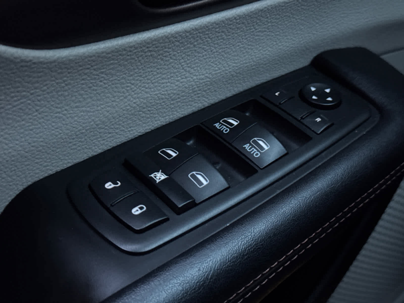 Used 2019 Chrysler Pacifica Touring-L image 23