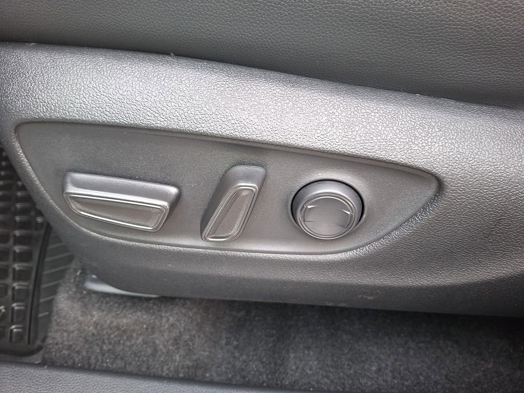 Used 2024 Toyota Highlander XLE image 14