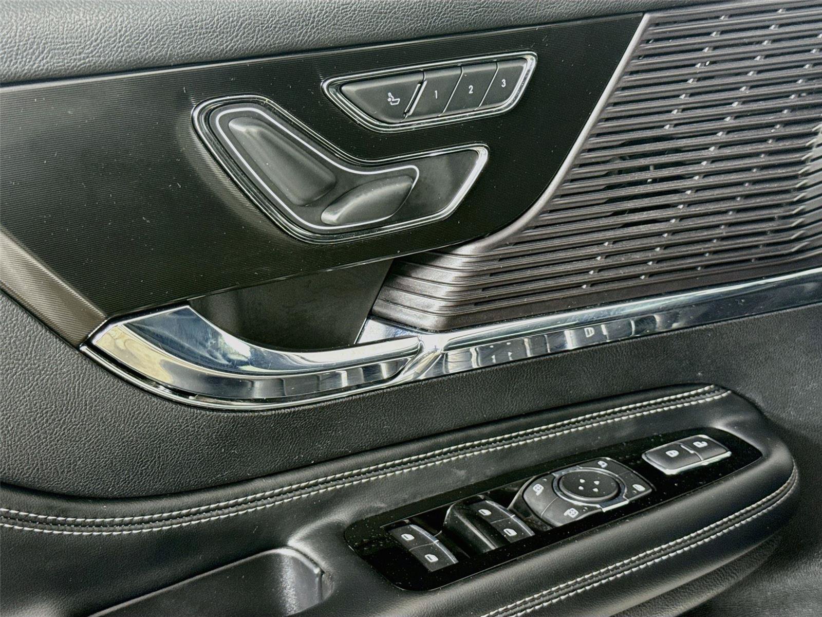 Used 2022 Lincoln Corsair AWD w/ Premium Package image 19