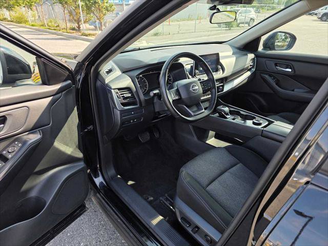 Used 2025 Nissan Rogue SV AWD/4WD image 18