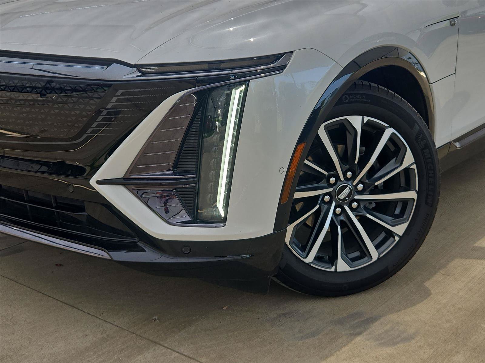 Certified 2024 Cadillac Lyriq Sport AWD/4WD image 7