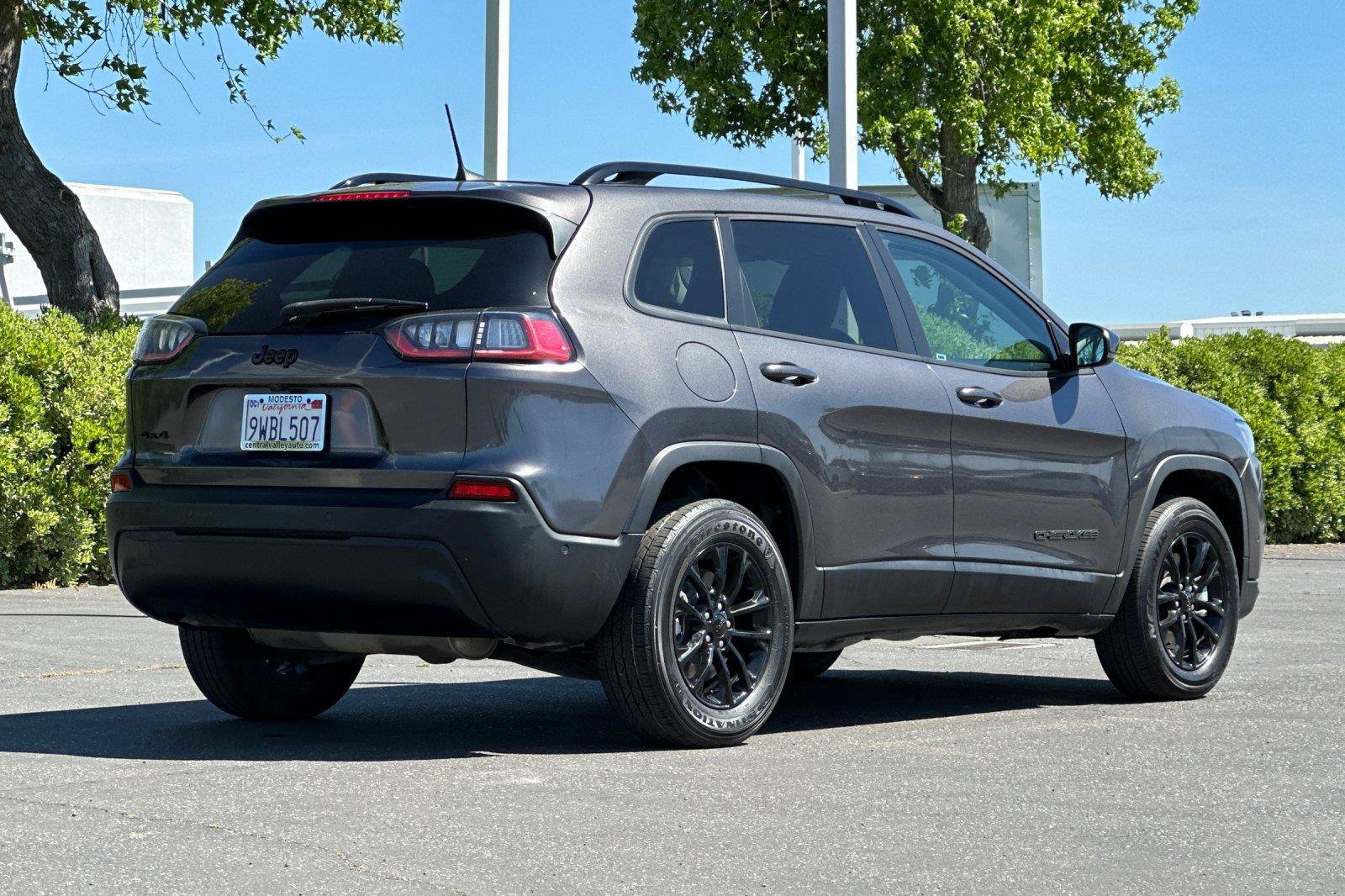 Used 2023 Jeep Cherokee Altitude Lux AWD/4WD image 4