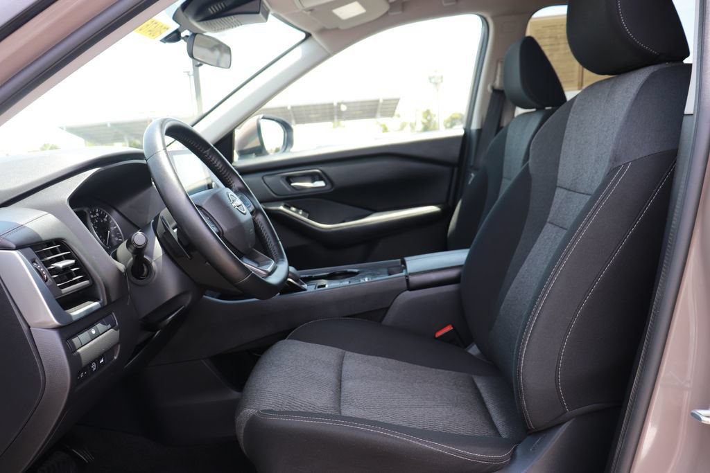 Used 2025 Nissan Rogue SV FWD image 10