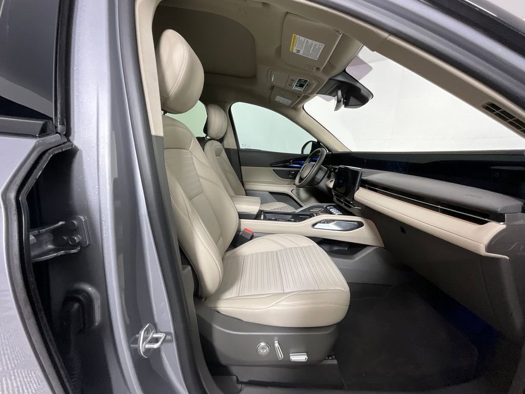 Used 2025 Lincoln Nautilus Reserve AWD/4WD image 21