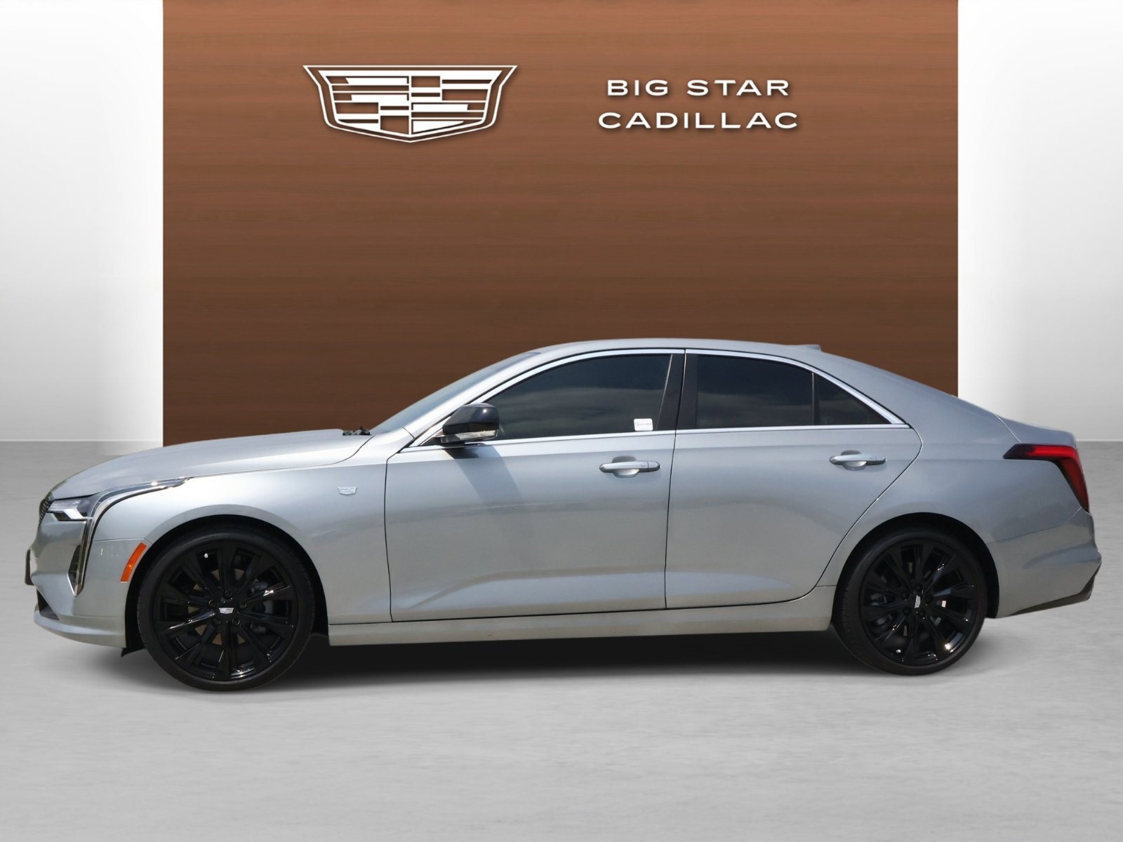 Used 2025 Cadillac CT4 Luxury RWD image 2