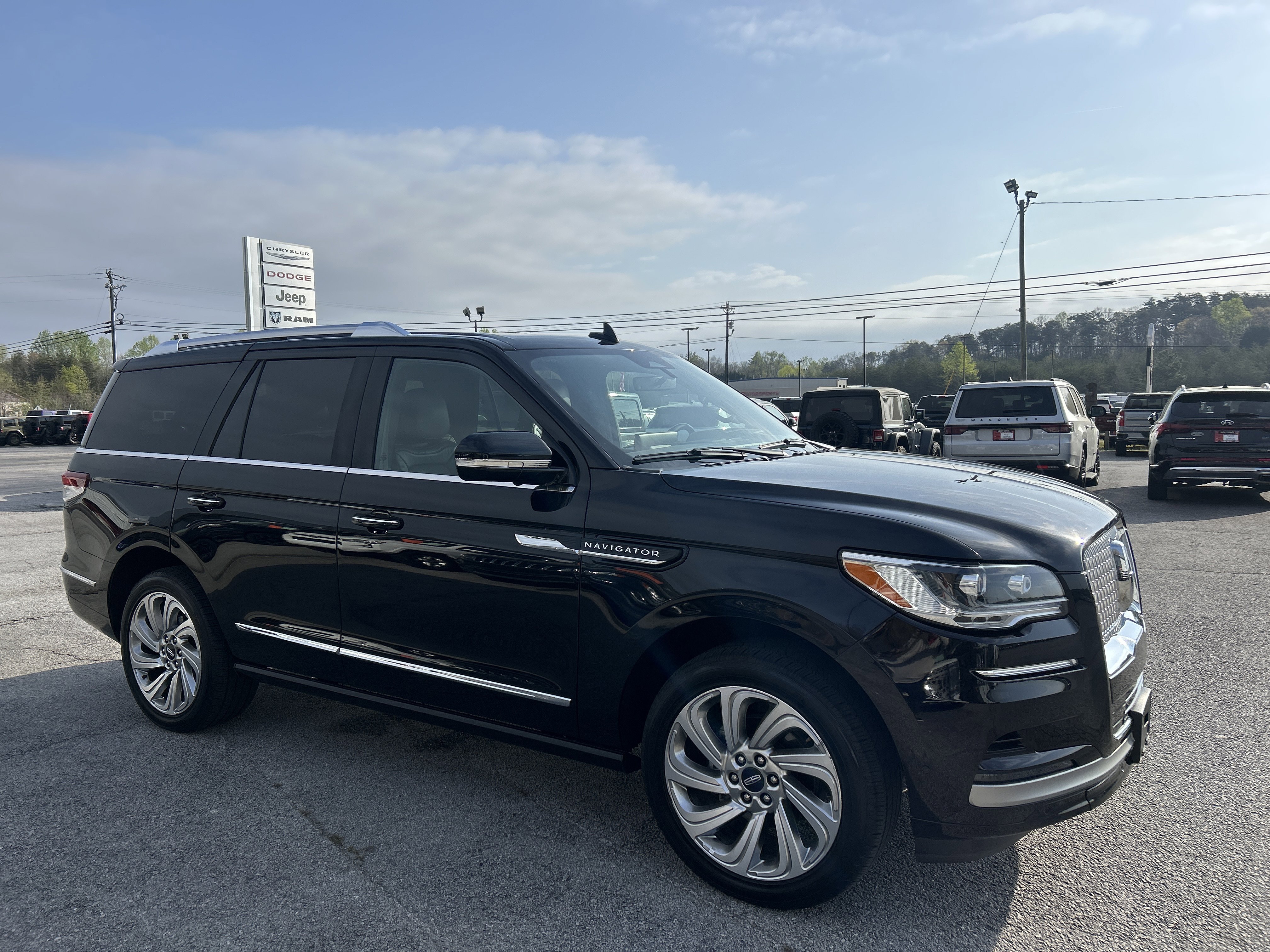 Used 2024 Lincoln Navigator Reserve image 10