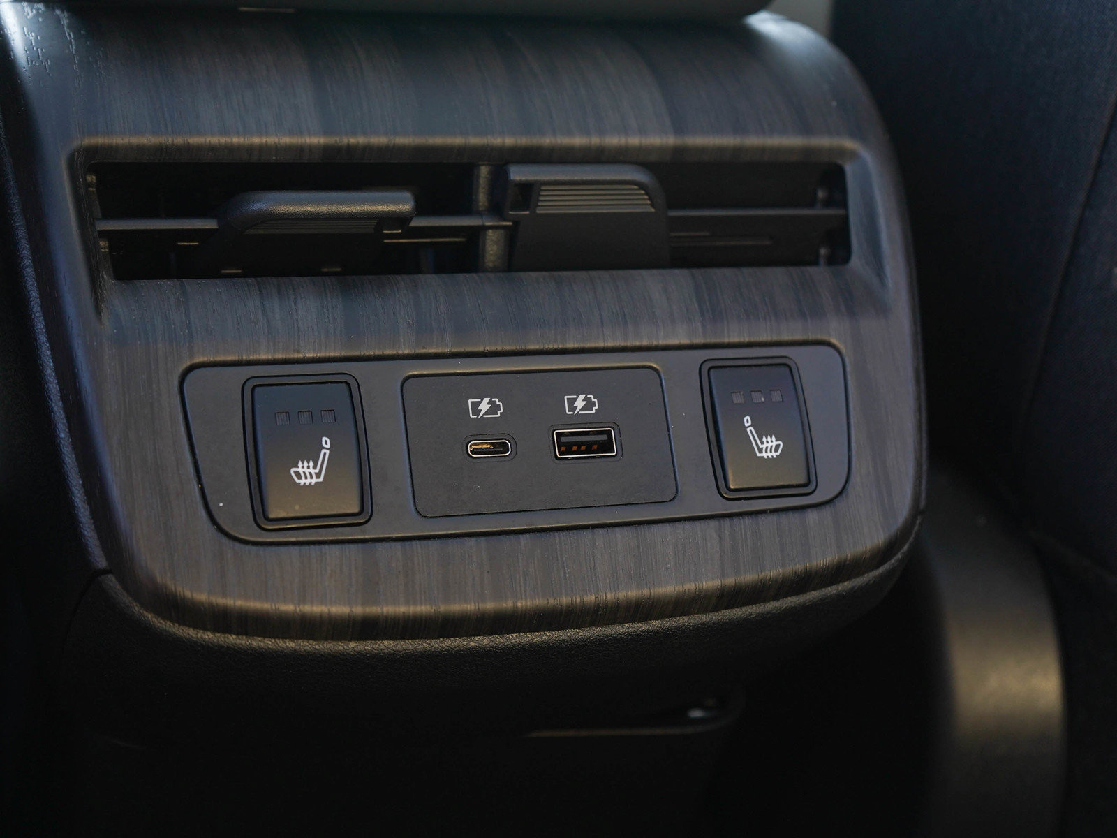 Used 2023 Nissan Ariya AWD image 16