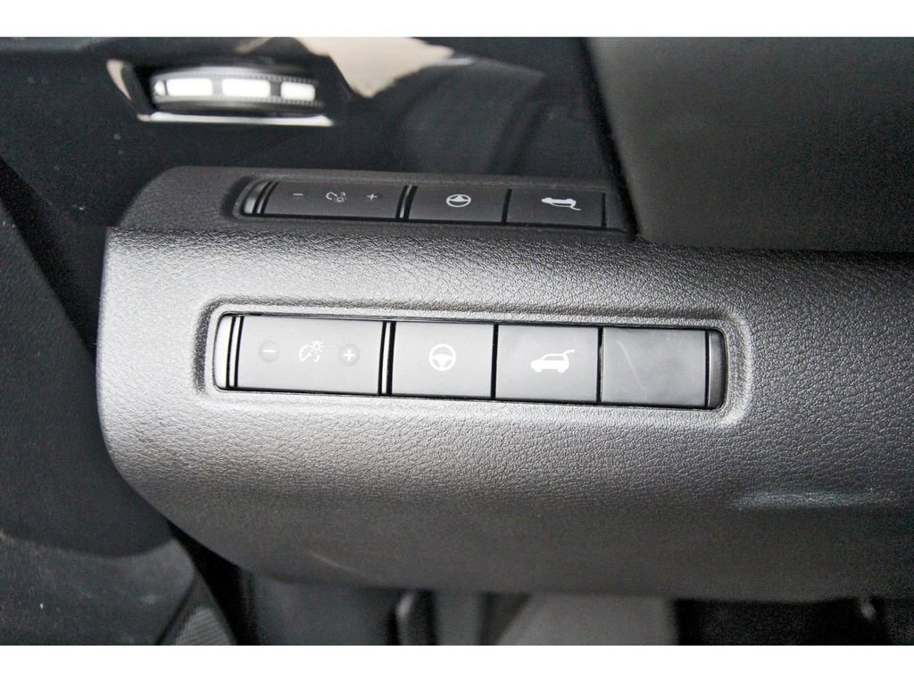 Used 2025 Nissan Pathfinder SV FWD image 17