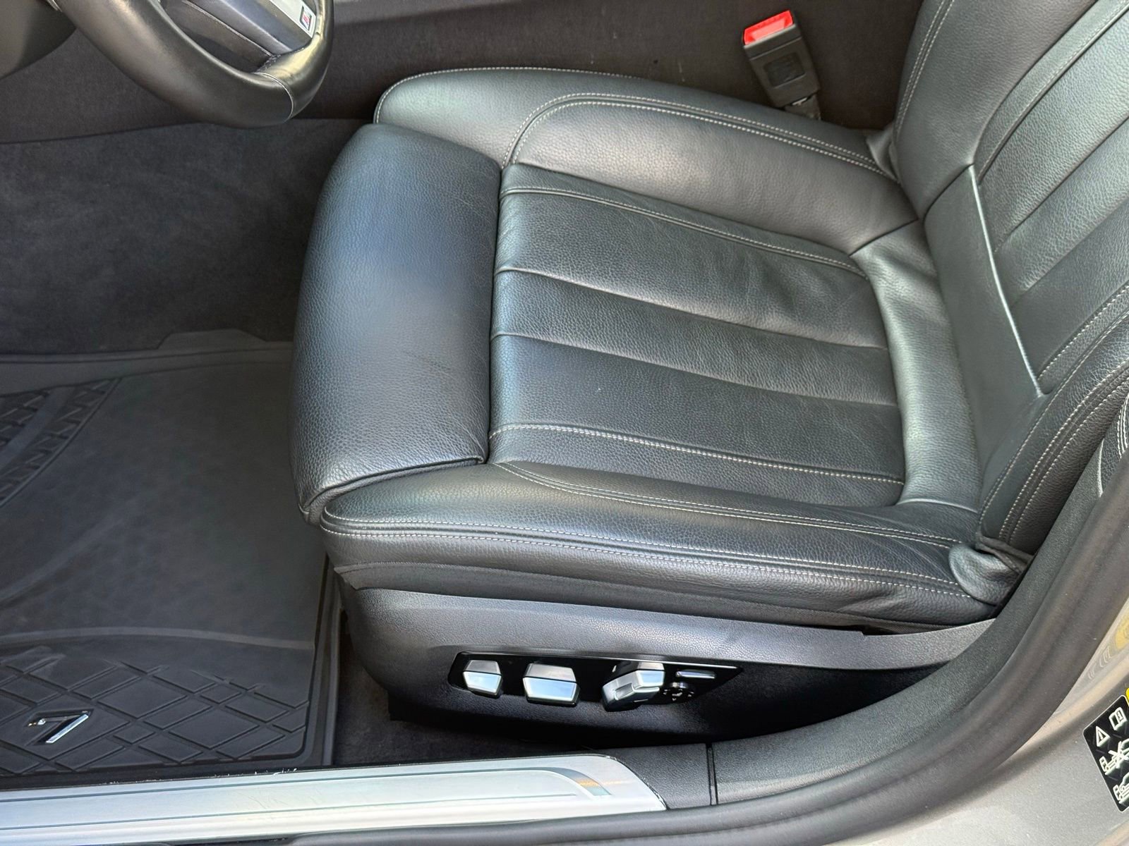 Used 2022 BMW 740i xDrive w/ M Sport Package image 2