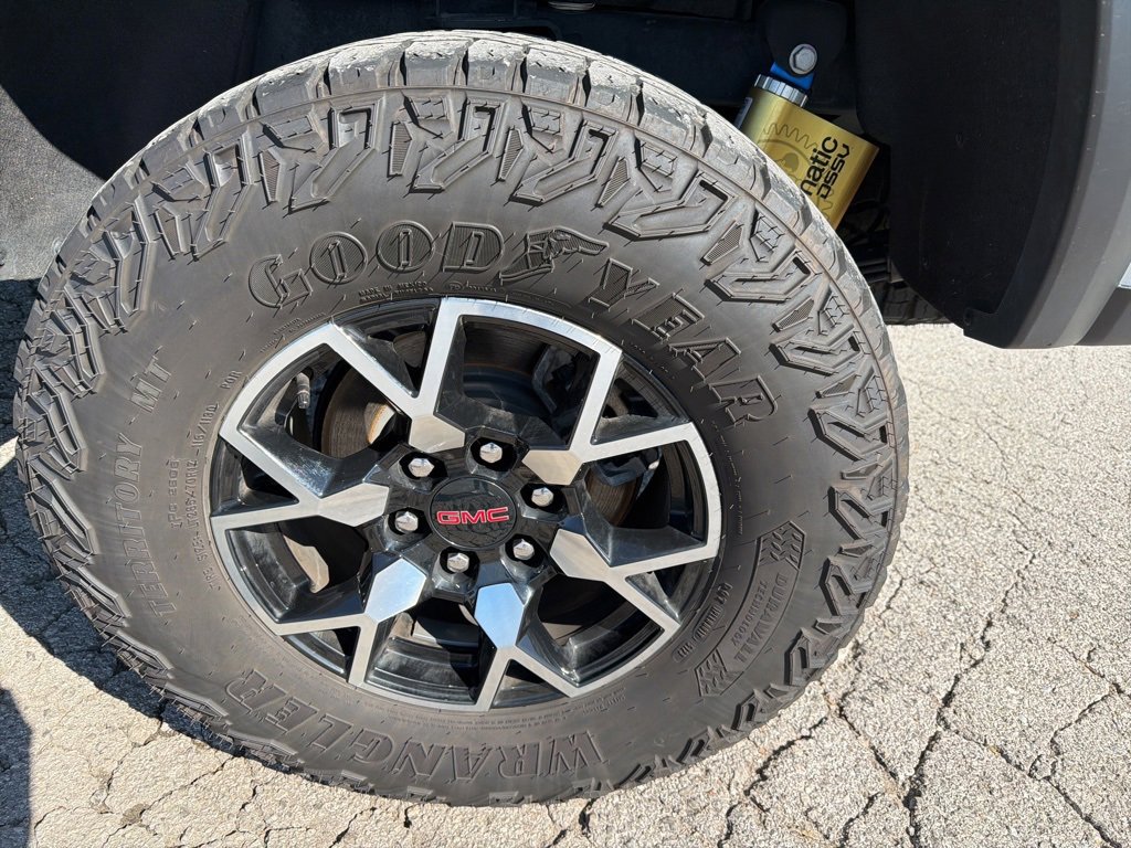 Used 2024 GMC Canyon AT4X image 9