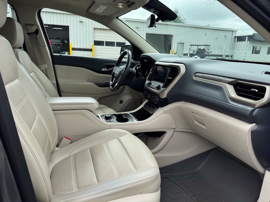 Used 2022 GMC Acadia Denali w/ Denali Ultimate Package AWD/4WD image 10