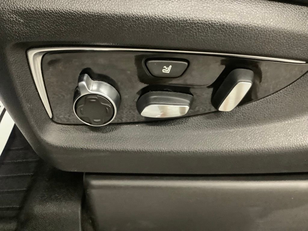 Used 2018 Cadillac Escalade Platinum image 12