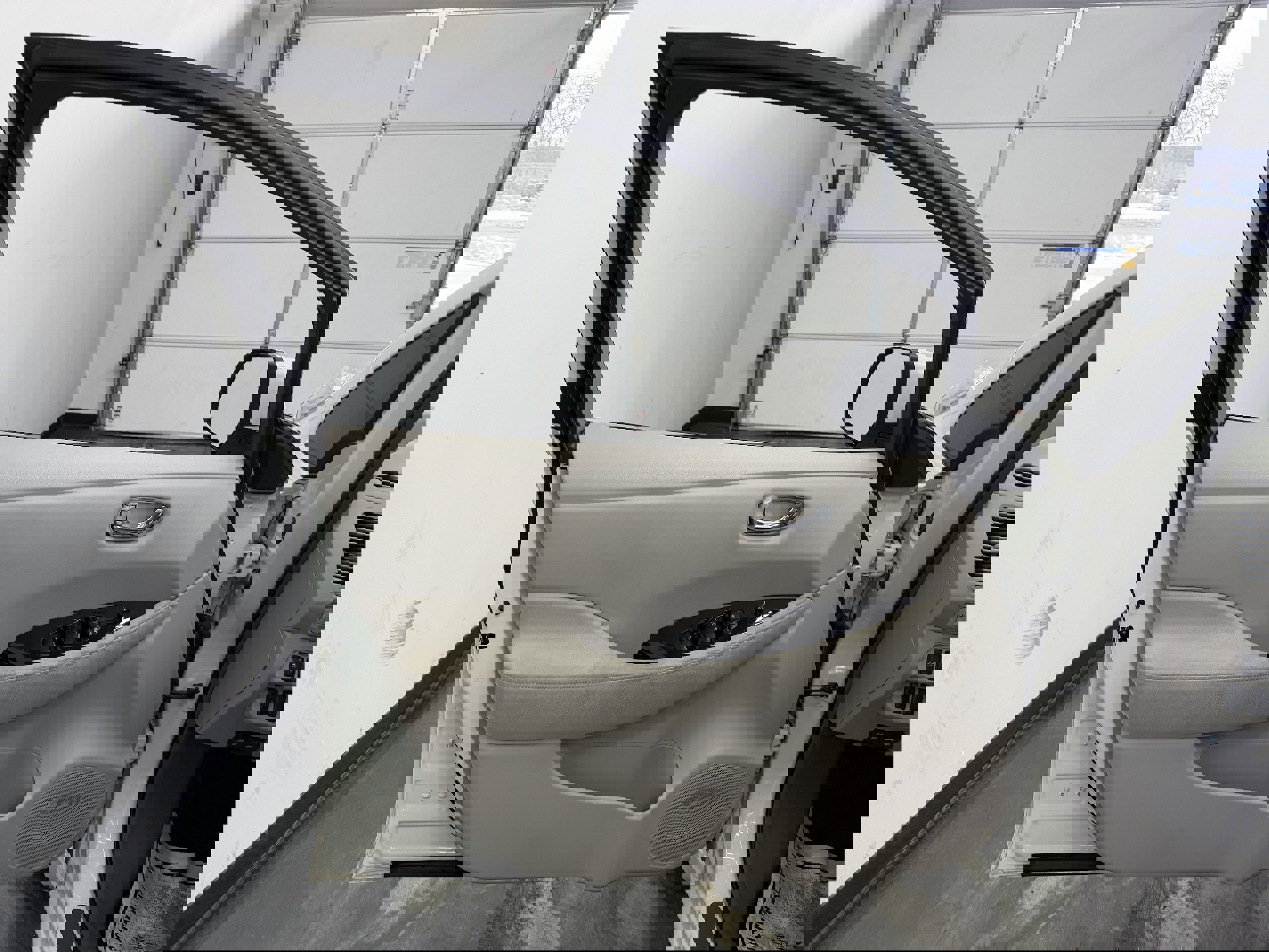 Used 2012 Nissan Leaf SL image 11