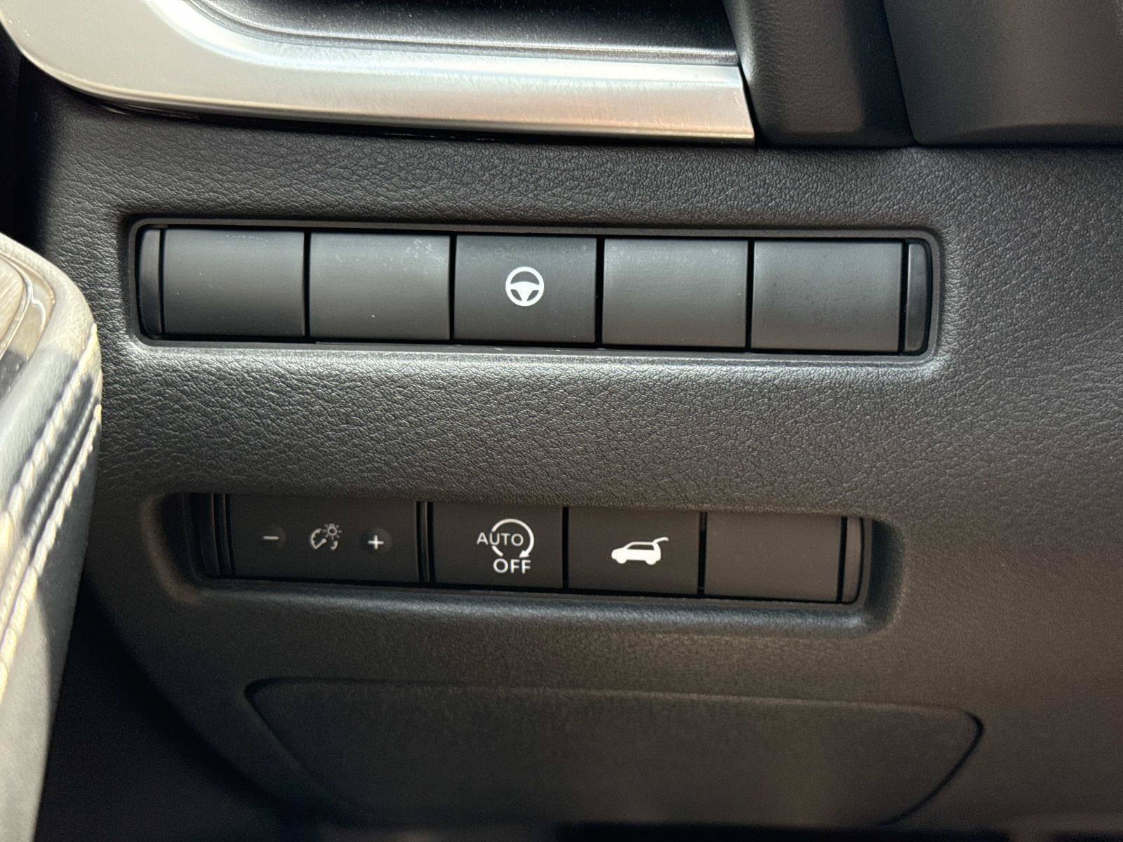 Used 2025 Nissan Rogue SV FWD image 13