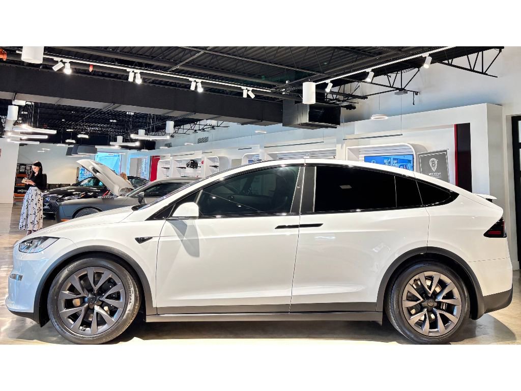 Used 2024 Tesla Model X image 8