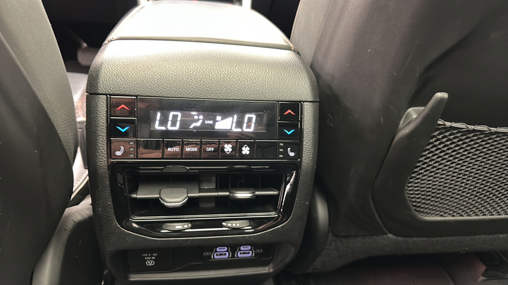 Used 2023 Jeep Grand Cherokee Summit AWD/4WD image 11