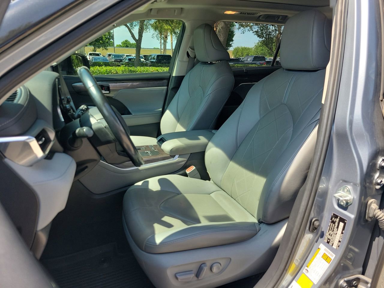 Used 2021 Toyota Highlander Platinum FWD image 18